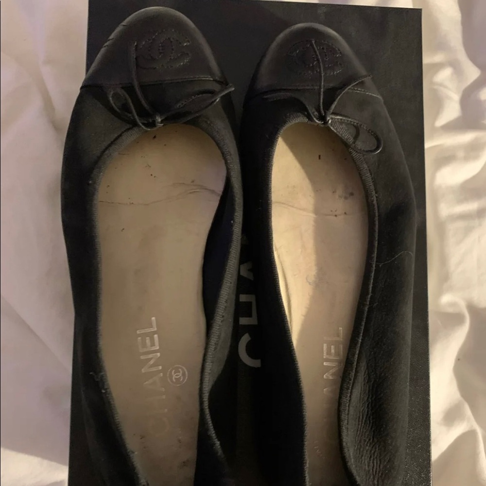 CHANEL Black Leather Captoe Ballet Flats